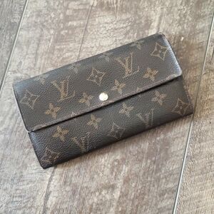 Louis Vuitton monogram long Sarah wallet